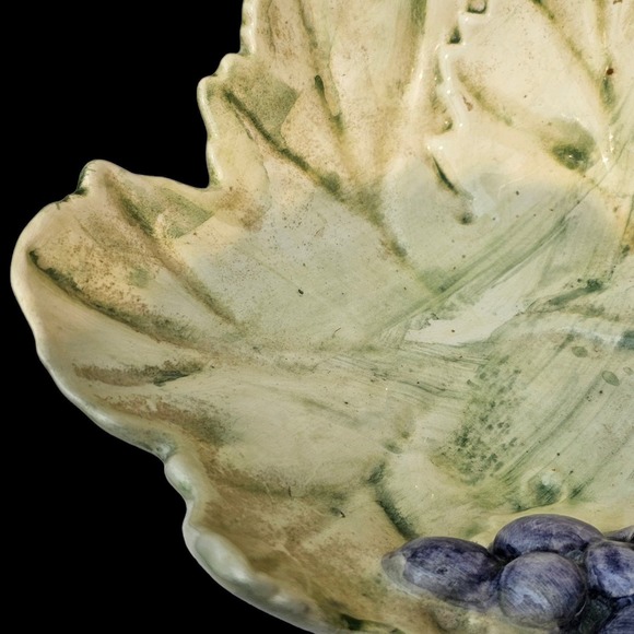 Grape leaf Bowl By Jay Willfred - Picture 4 of 5